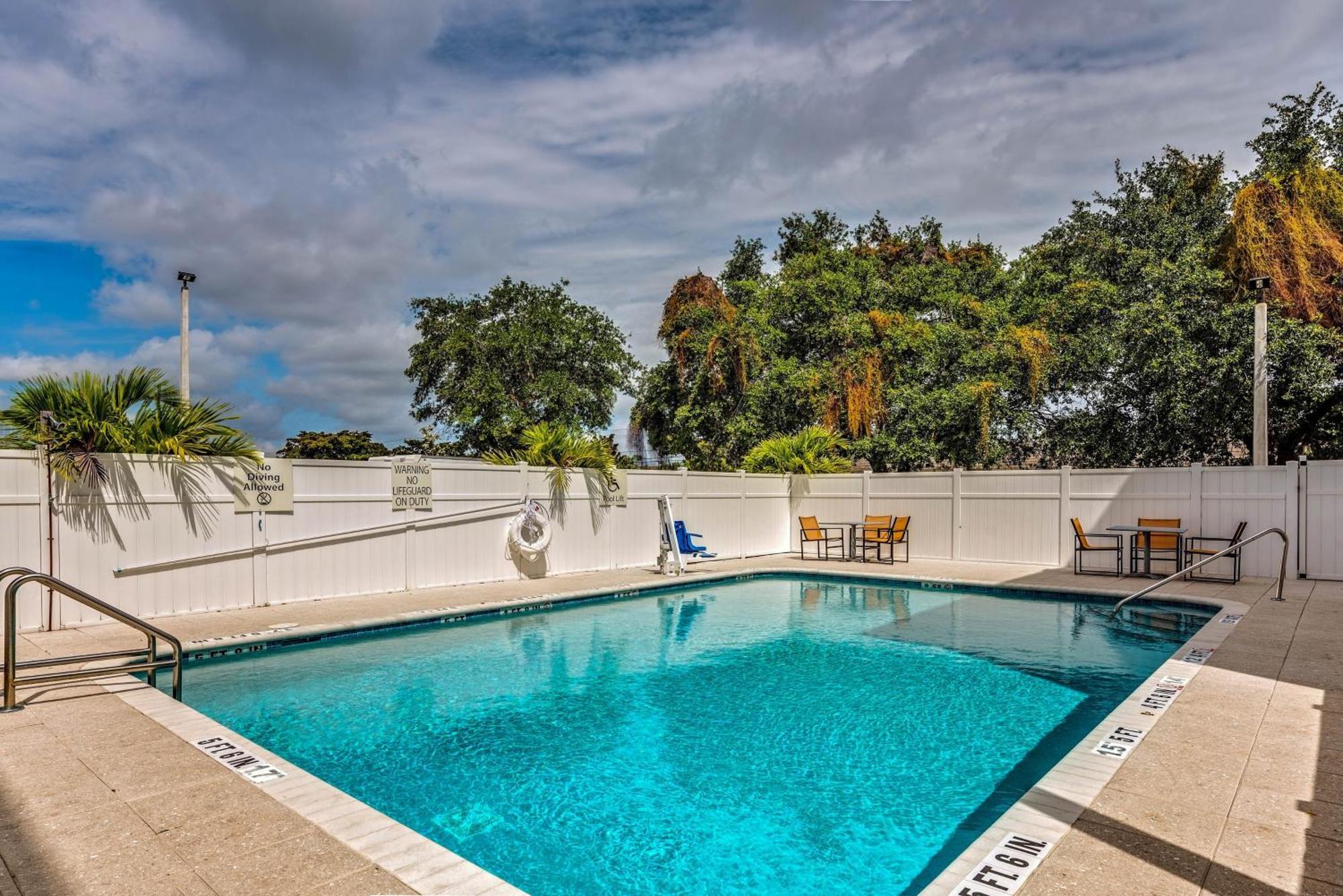 Holiday Inn Express & Suites Boynton Beach West By Ihg Eksteriør bilde