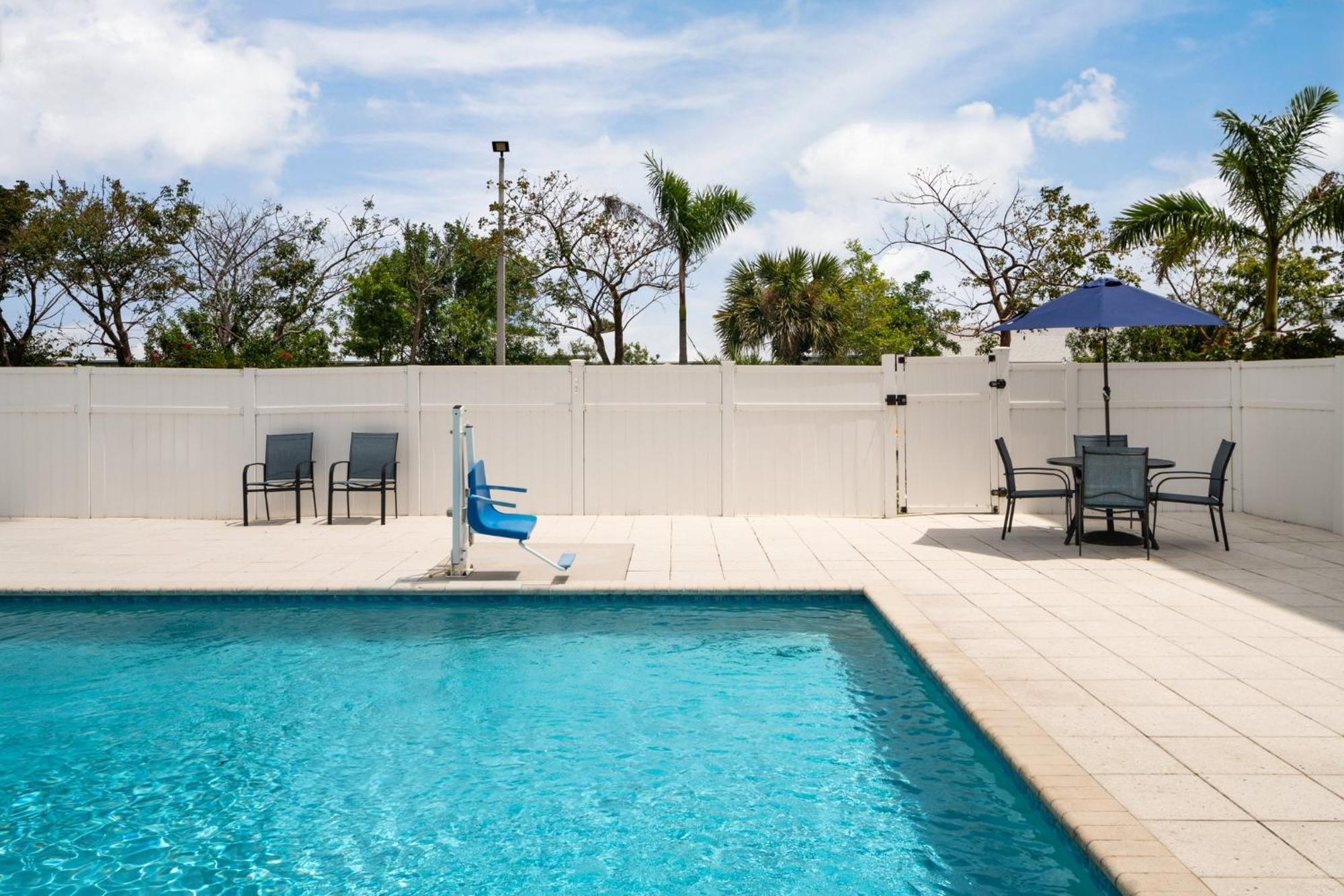Holiday Inn Express & Suites Boynton Beach West By Ihg Eksteriør bilde