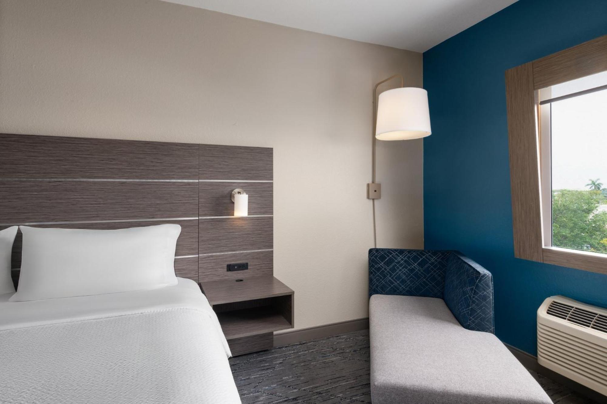Holiday Inn Express & Suites Boynton Beach West By Ihg Eksteriør bilde
